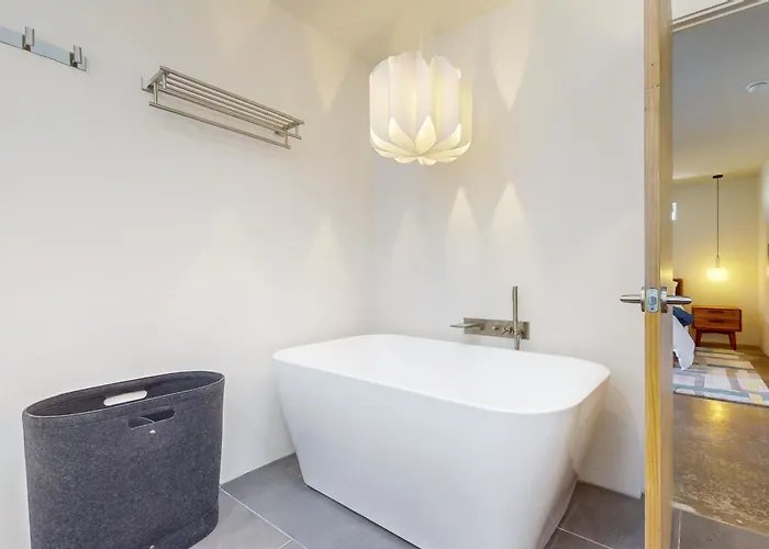 The Hideaway - Main House Only Hotel apartamentowy